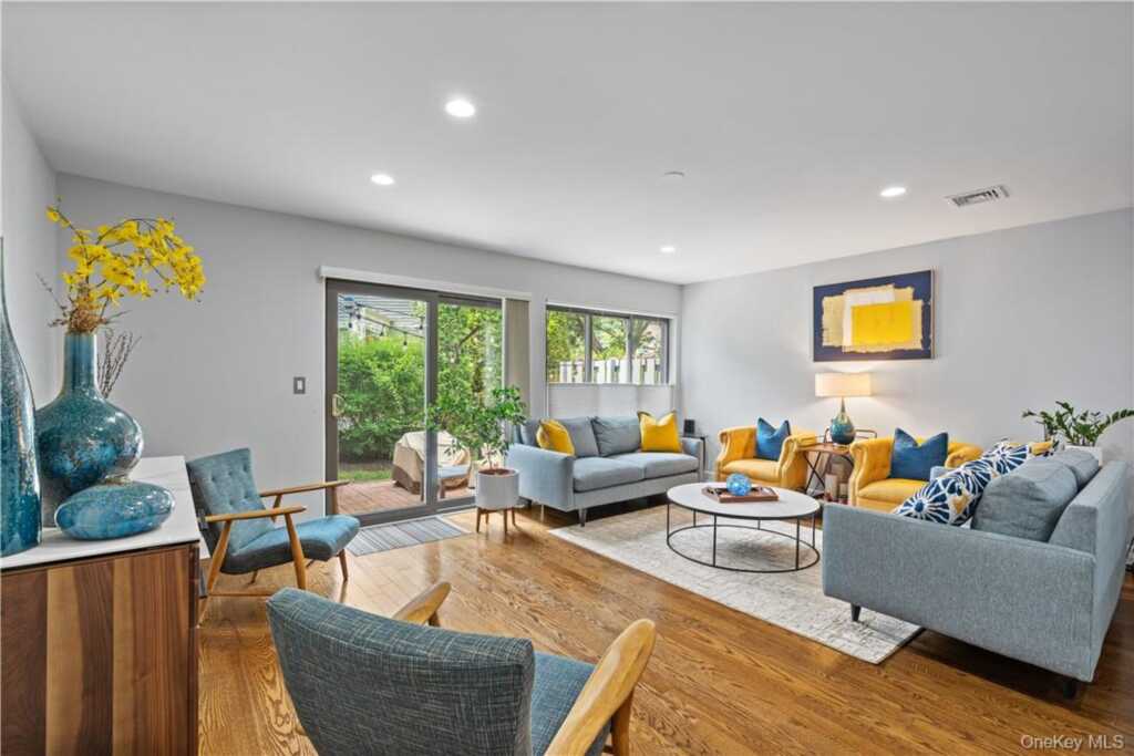 17 Top Of The Rdg, Unit #A5, Rye, NY 10543 - Photo 2 of 20