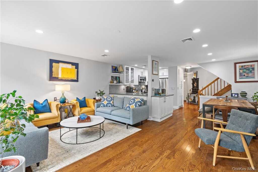 17 Top Of The Rdg, Unit #A5, Rye, NY 10543 - Photo 3 of 20