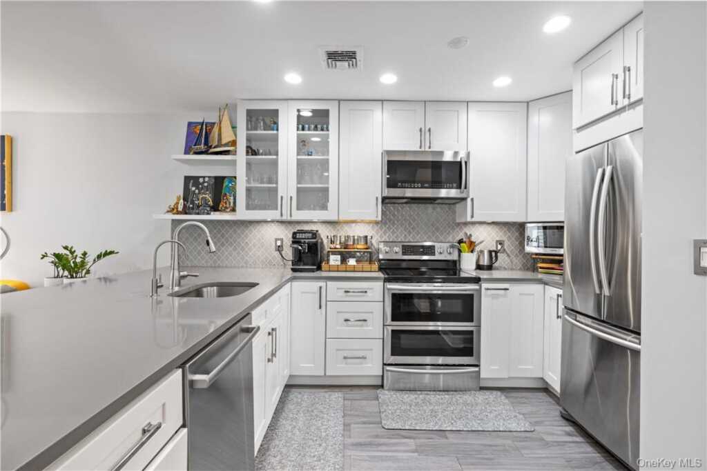 17 Top Of The Rdg, Unit #A5, Rye, NY 10543 - Photo 6 of 20