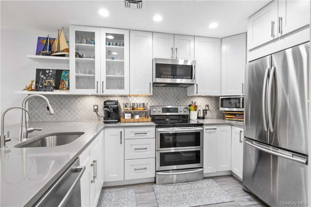 17 Top Of The Rdg, Unit #A5, Rye, NY 10543 - Photo 7 of 20