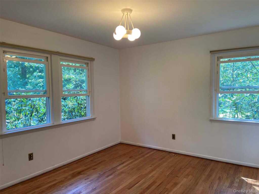 2 Livingston Road, New Rochelle, NY 10583 - Photo 11 of 20