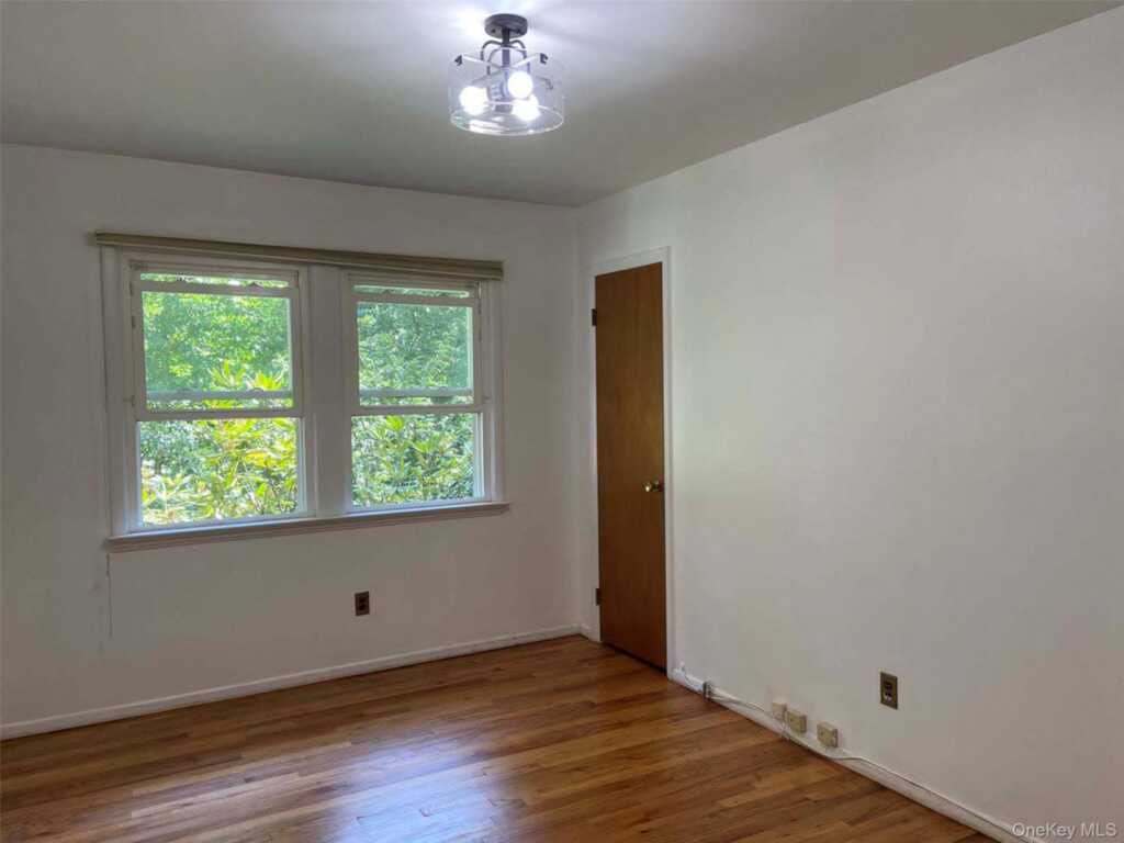 2 Livingston Road, New Rochelle, NY 10583 - Photo 12 of 20