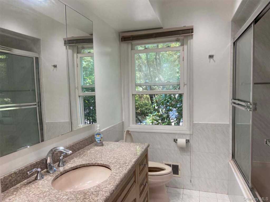 2 Livingston Road, New Rochelle, NY 10583 - Photo 14 of 20