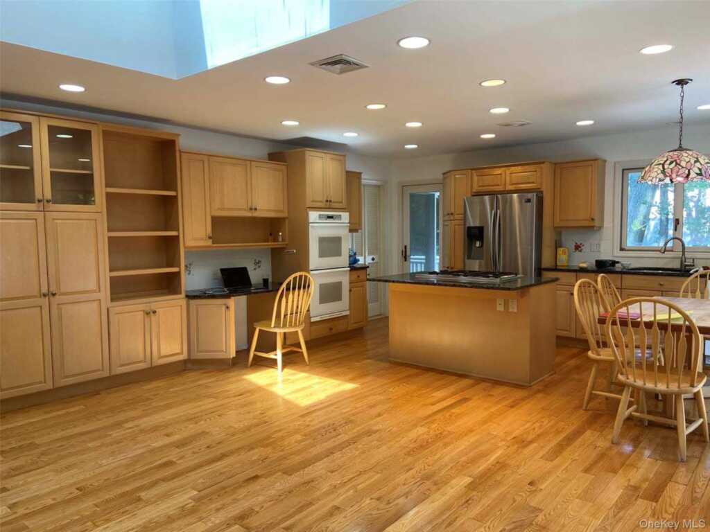 2 Livingston Road, New Rochelle, NY 10583 - Photo 7 of 20