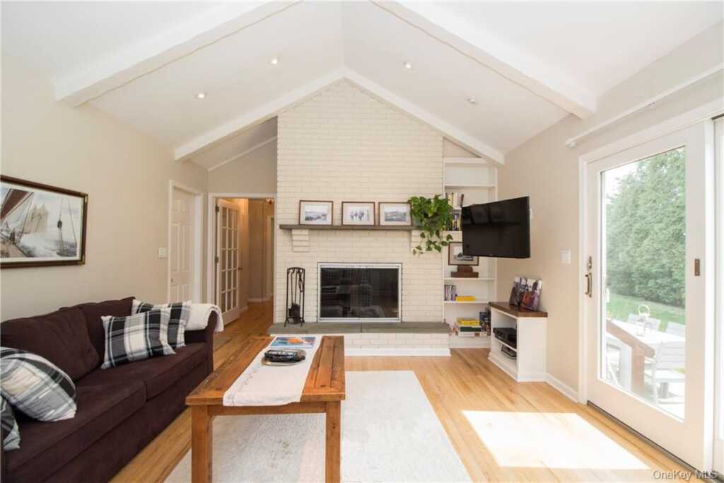 4 Dalphin Drive, Rye, NY 10580 - Photo 12 of 24