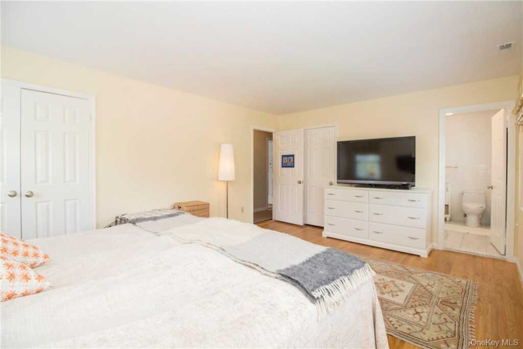 4 Dalphin Drive, Rye, NY 10580 - Photo 16 of 24