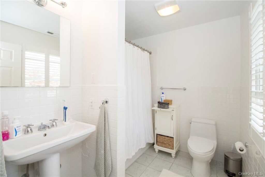 4 Dalphin Drive, Rye, NY 10580 - Photo 18 of 24