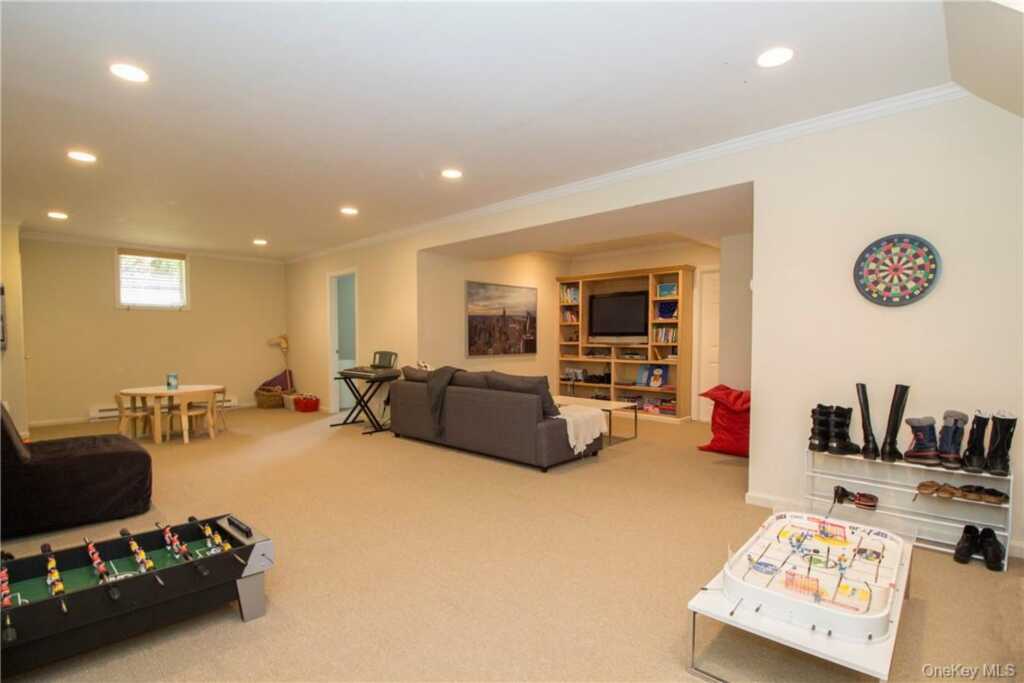 4 Dalphin Drive, Rye, NY 10580 - Photo 22 of 24