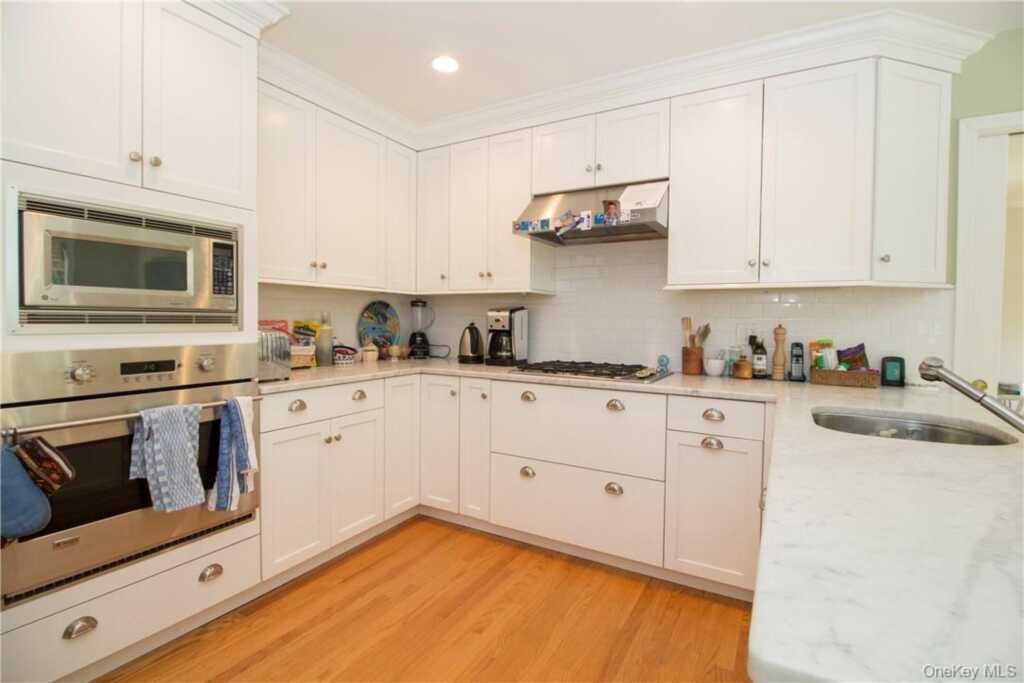 4 Dalphin Drive, Rye, NY 10580 - Photo 7 of 24