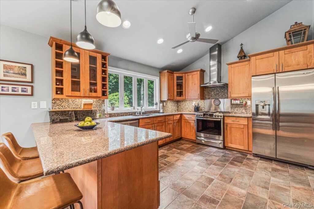 94 Hess Road, Valley Cottage, NY 10989 - Photo 11 of 34