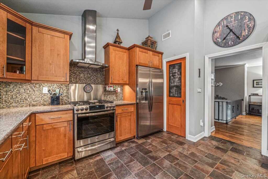94 Hess Road, Valley Cottage, NY 10989 - Photo 13 of 34