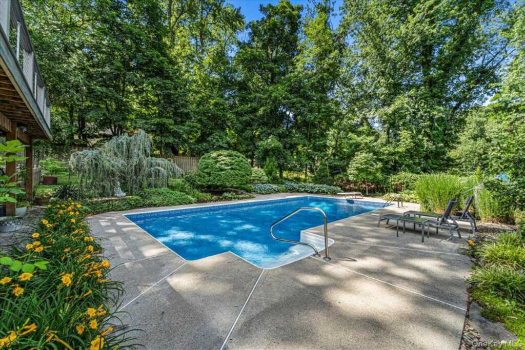 94 Hess Road, Valley Cottage, NY 10989 - Photo 30 of 34