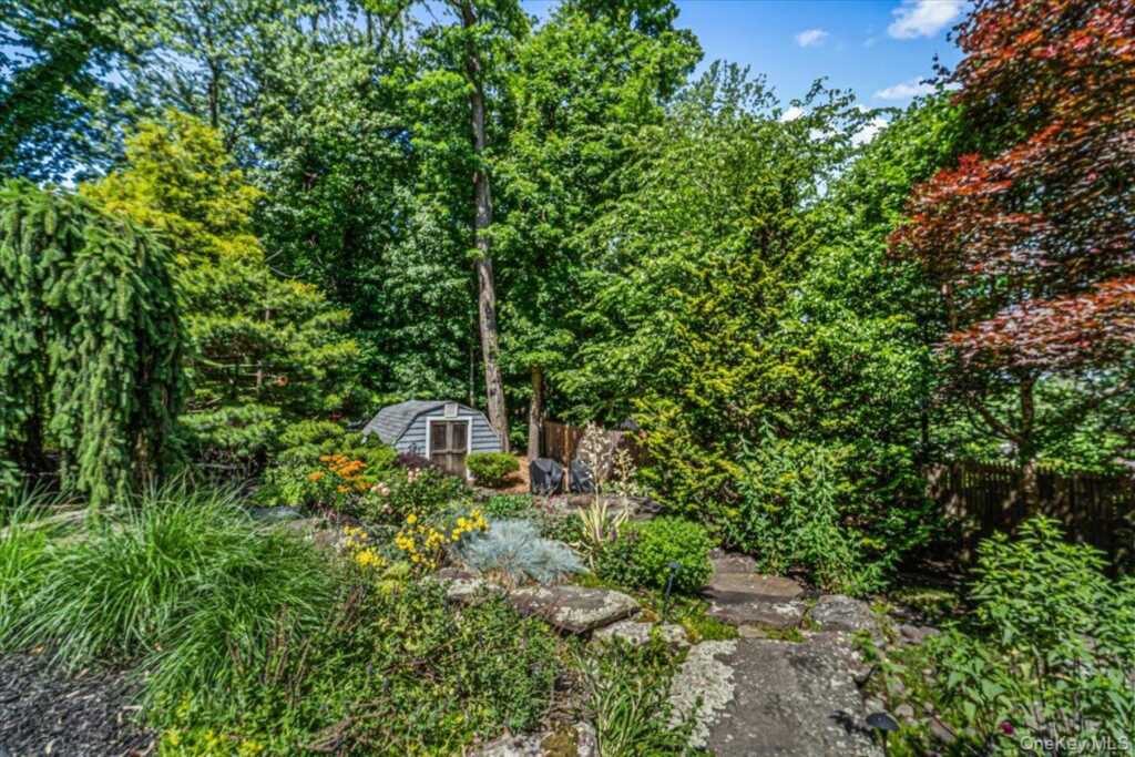 94 Hess Road, Valley Cottage, NY 10989 - Photo 32 of 34