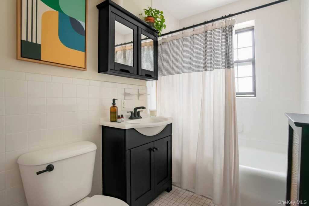 23 Old Mamaroneck Road, Unit #4C, White Plains, NY 10605 - Photo 7 of 10