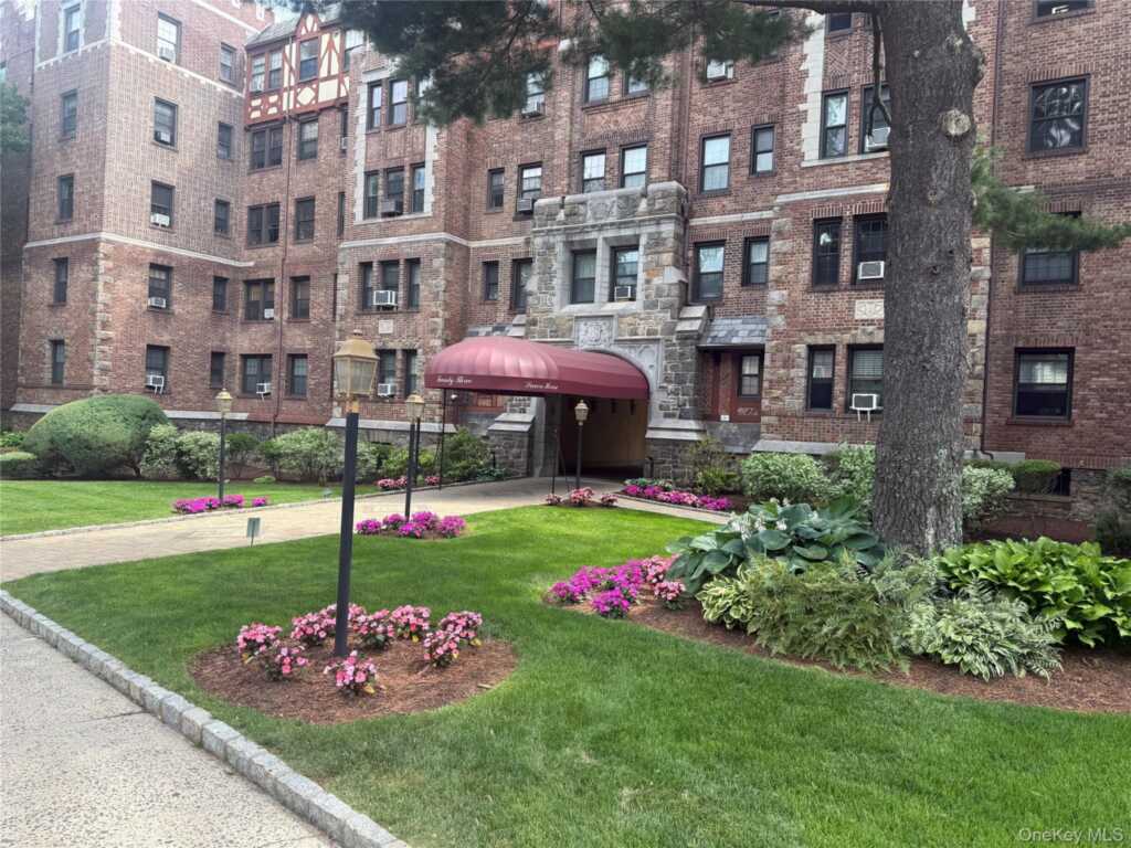 23 Old Mamaroneck Road, Unit #4C, White Plains, NY 10605 - Photo 8 of 10