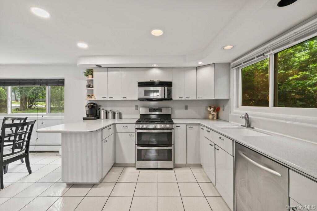 11 Buena Vista Road, Suffern, NY 10901 - Photo 17 of 46