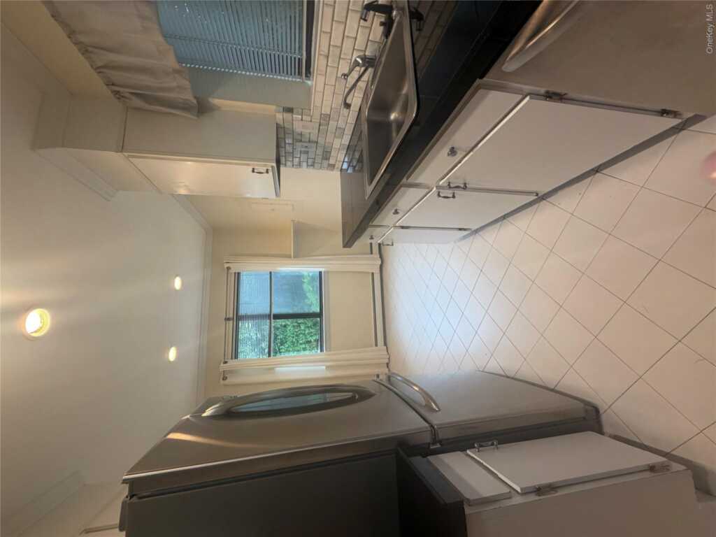 75 Greenway Close, Unit #75, Rye, NY 10573 - Photo 4 of 23