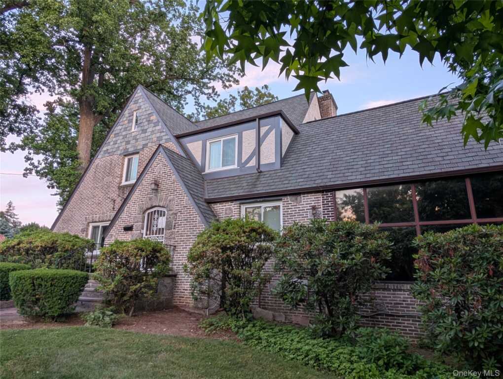 294 Lincoln Avenue, New Rochelle, NY 10801 - Photo 2 of 30