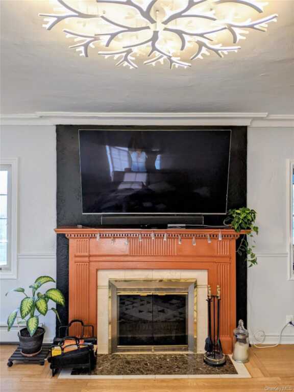 294 Lincoln Avenue, New Rochelle, NY 10801 - Photo 4 of 30
