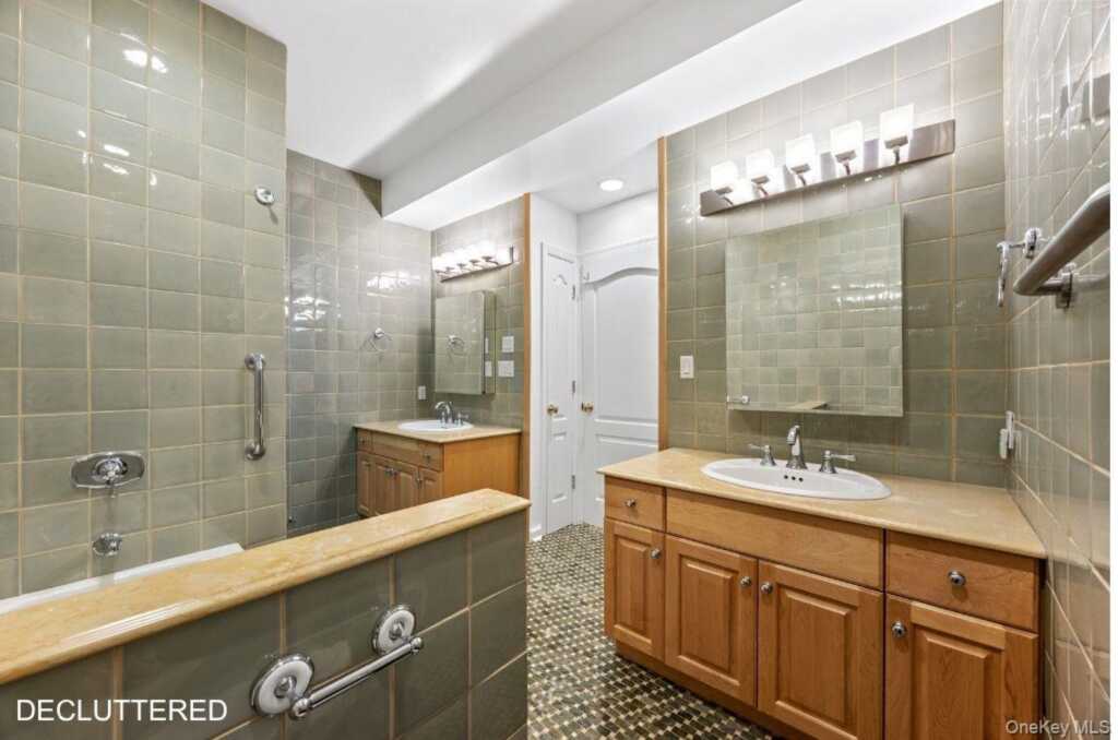2 Doral Greens Drive, Rye, NY 10573 - Photo 10 of 24