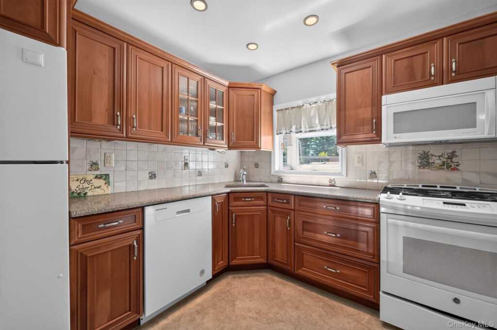 1 Scher Drive, New City, NY 10956 - Photo 9 of 37