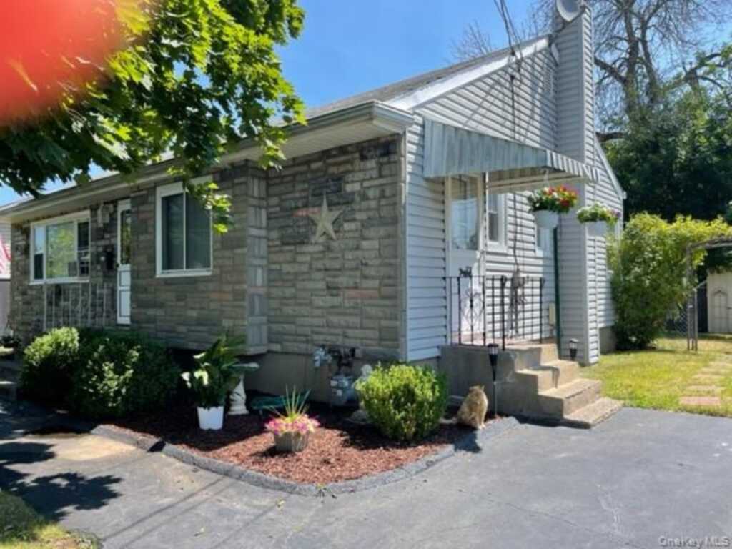 8 Rochelle Court, Stony Point, NY 10980 - Photo 2 of 28