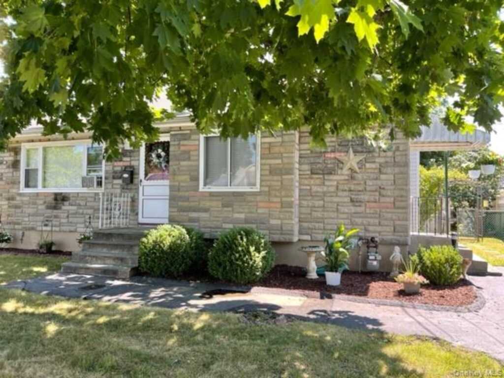 8 Rochelle Court, Stony Point, NY 10980 - Photo 3 of 28