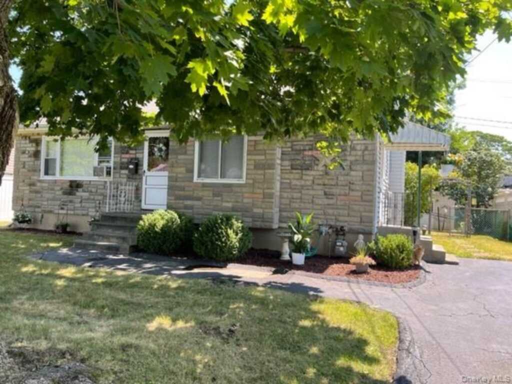 8 Rochelle Court, Stony Point, NY 10980 - Photo 4 of 28