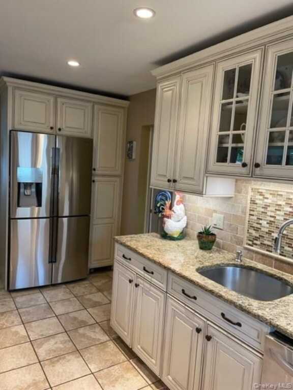 8 Rochelle Court, Stony Point, NY 10980 - Photo 8 of 28