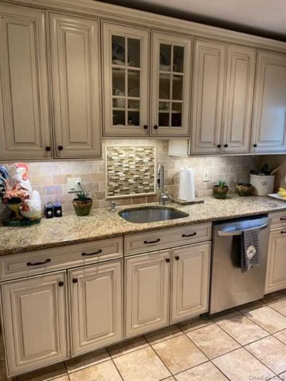 8 Rochelle Court, Stony Point, NY 10980 - Photo 9 of 28