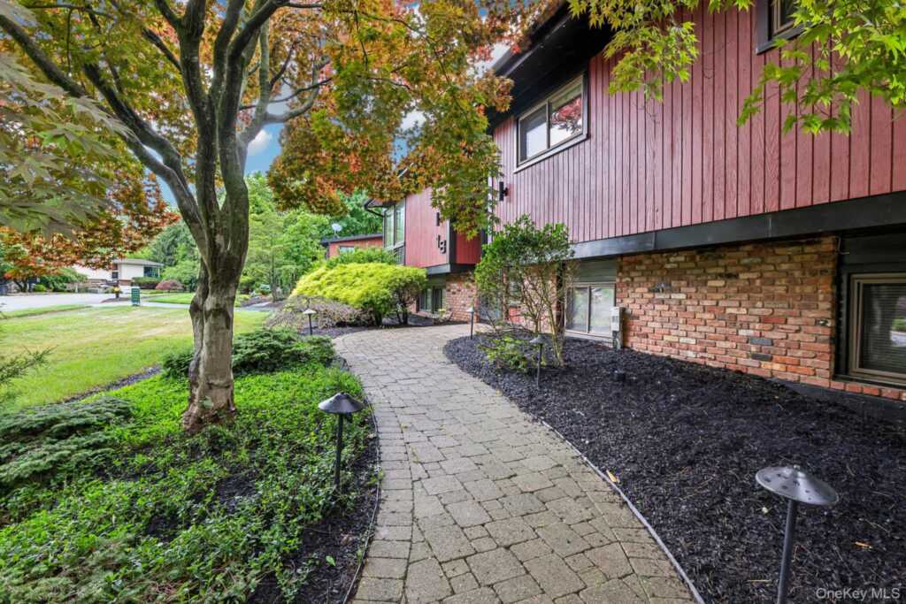 18 Pippen Place, New City, NY 10956 - Photo 3 of 50