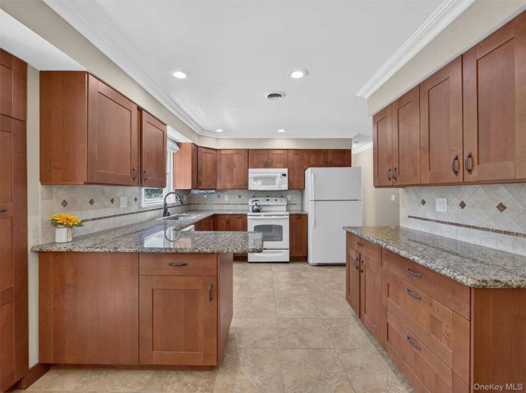 7 Gregory Street, New City, NY 10956 - Photo 11 of 40