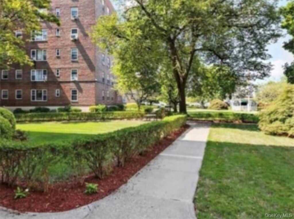 230 Pelham Road, Unit #2K, New Rochelle, NY 10805 - Photo 28 of 30