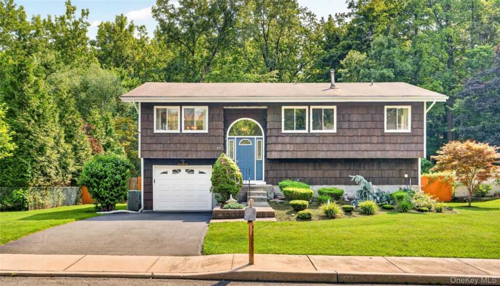 10 Lighthouse Court, Stony Point, NY 10986
