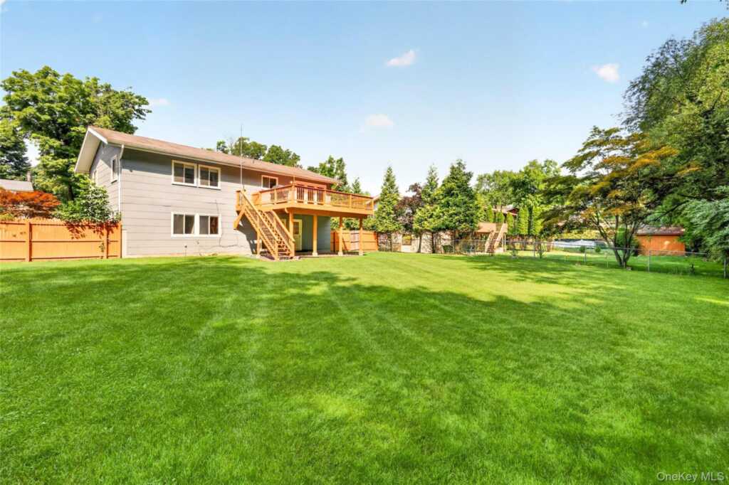 10 Lighthouse Court, Stony Point, NY 10986 - Photo 2 of 48
