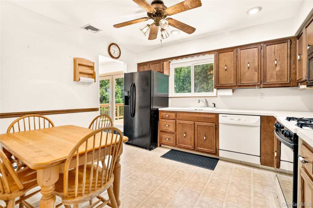 10 Lighthouse Court, Stony Point, NY 10986 - Photo 20 of 48