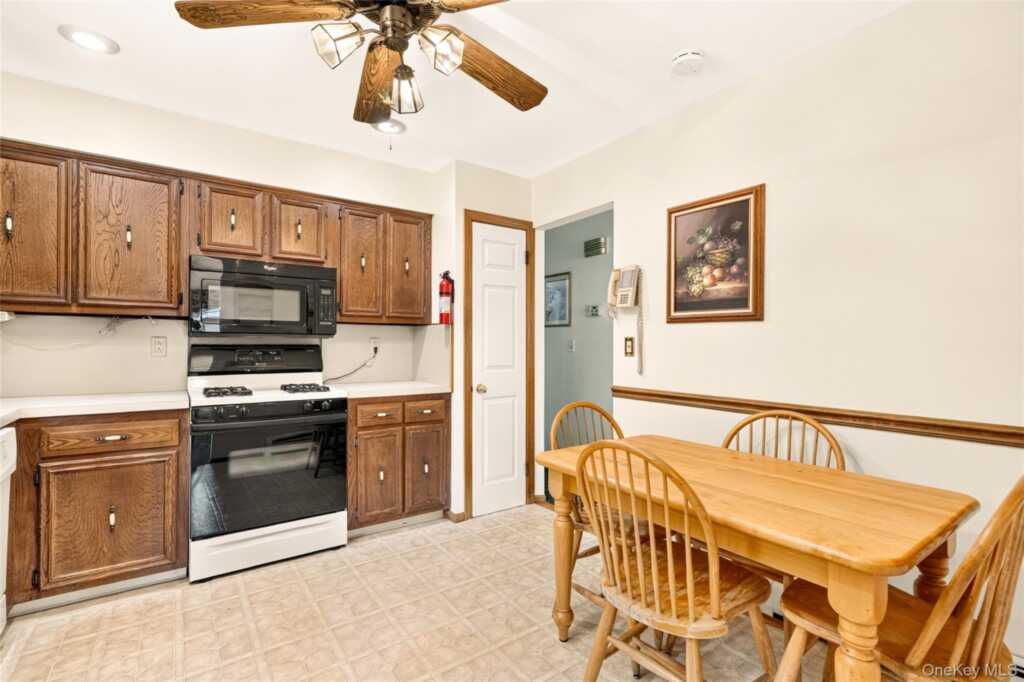 10 Lighthouse Court, Stony Point, NY 10986 - Photo 21 of 48