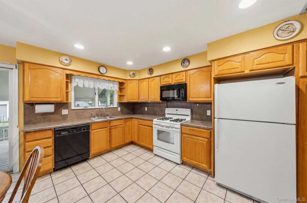 20 E Main Street, Stony Point, NY 10980 - Photo 10 of 47