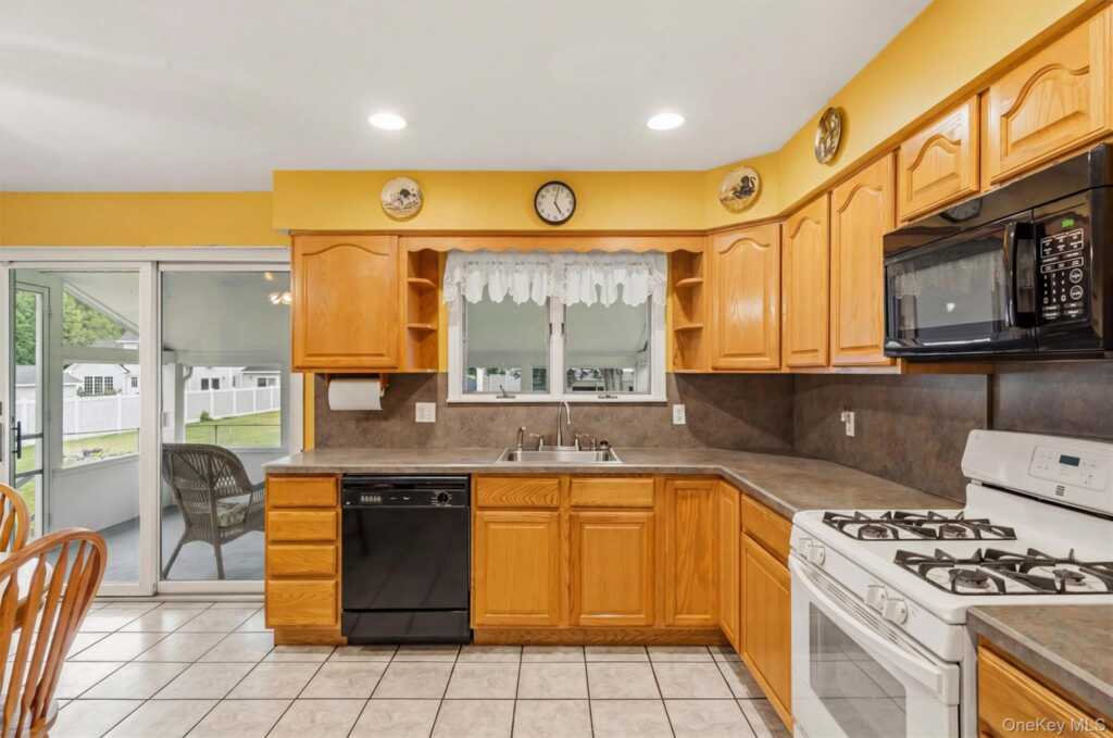 20 E Main Street, Stony Point, NY 10980 - Photo 11 of 47