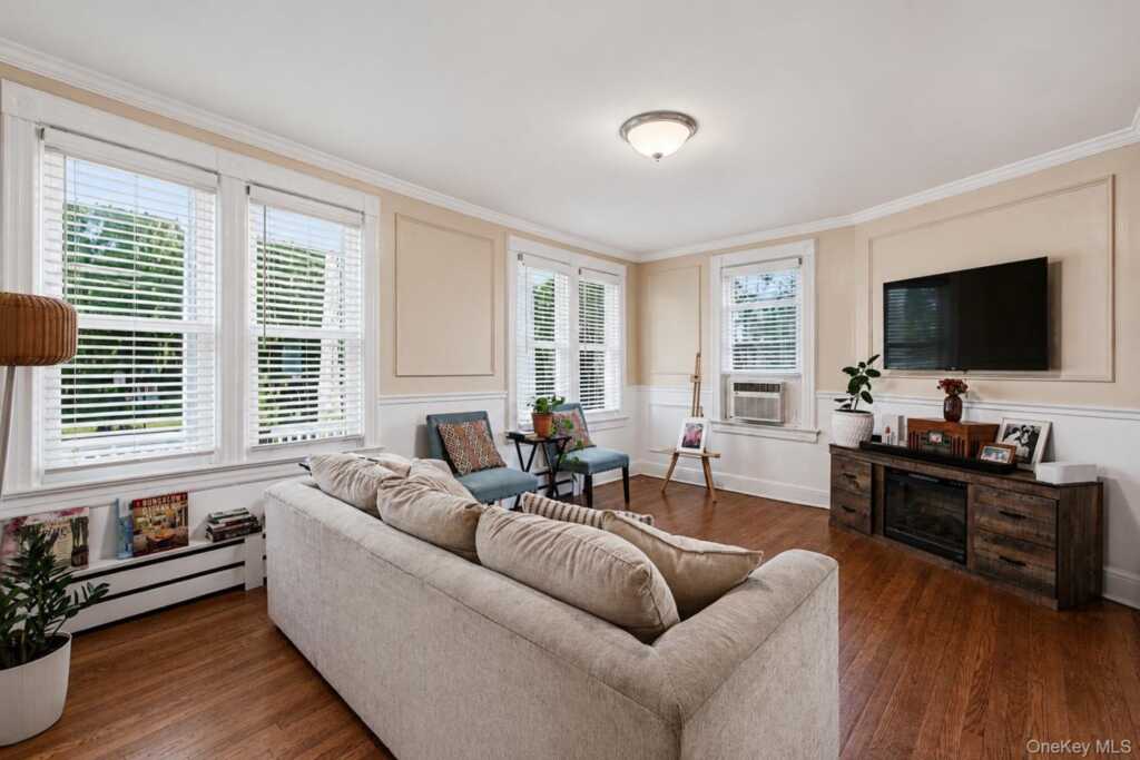 29 Saint Joseph Street, New Rochelle, NY 10805 - Photo 2 of 35