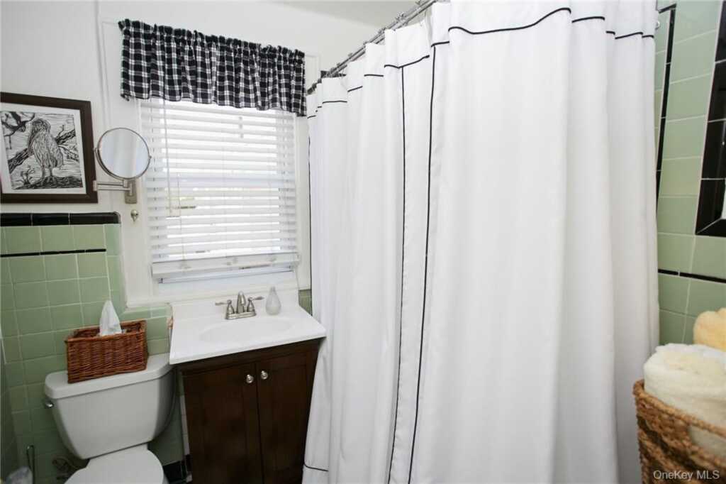 68 Stephenson Boulevard, New Rochelle, NY 10801 - Photo 14 of 14