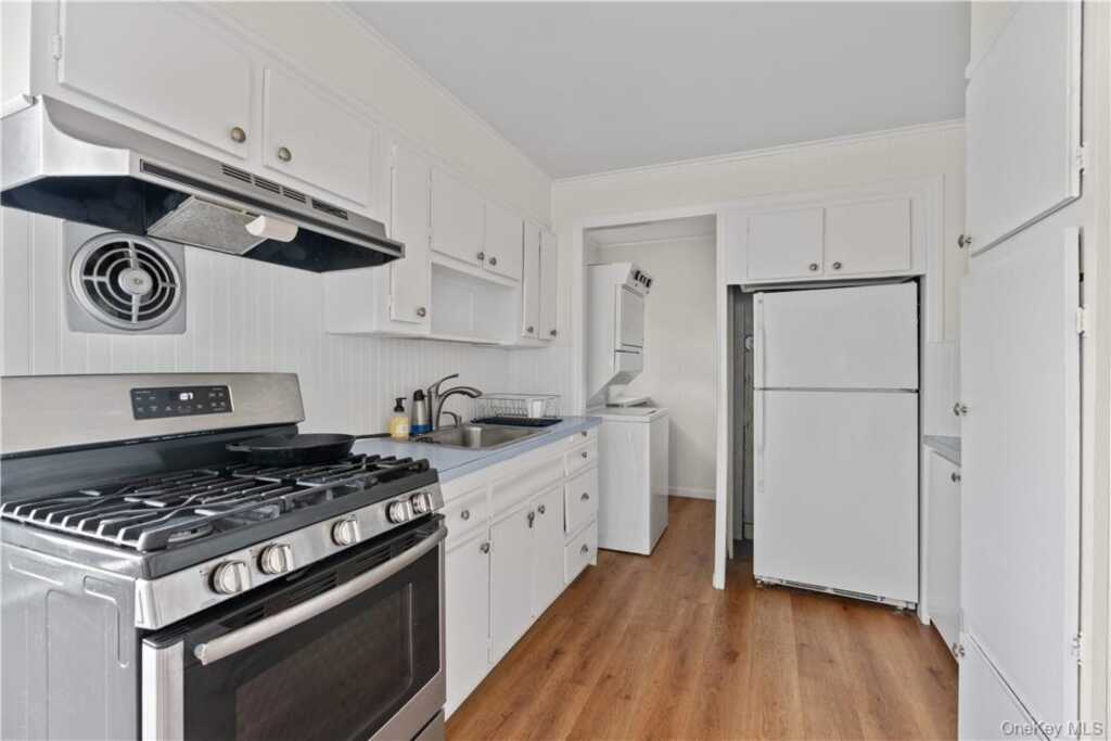 68 Stephenson Boulevard, New Rochelle, NY 10801 - Photo 3 of 14