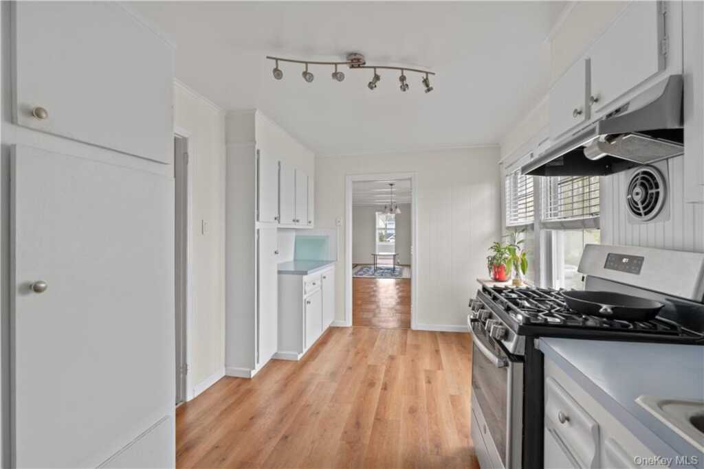 68 Stephenson Boulevard, New Rochelle, NY 10801 - Photo 5 of 14