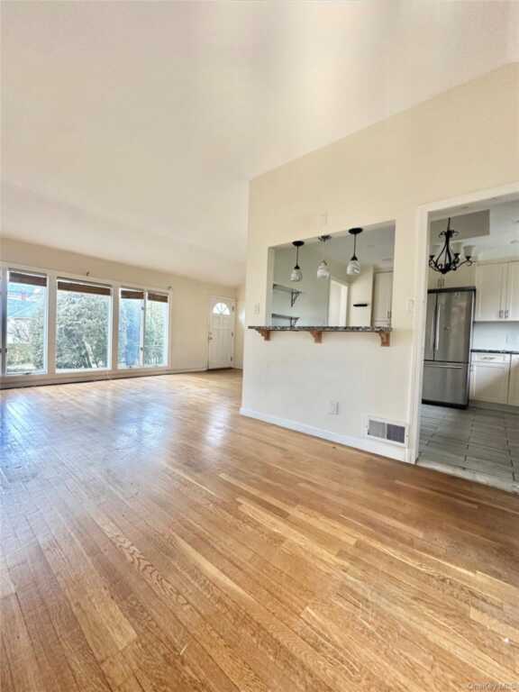 3 Soundview Street, New Rochelle, NY 10805 - Photo 2 of 6