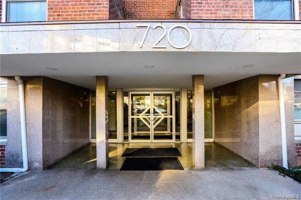 720 Pelham Road, Unit #1E, New Rochelle, NY 10805