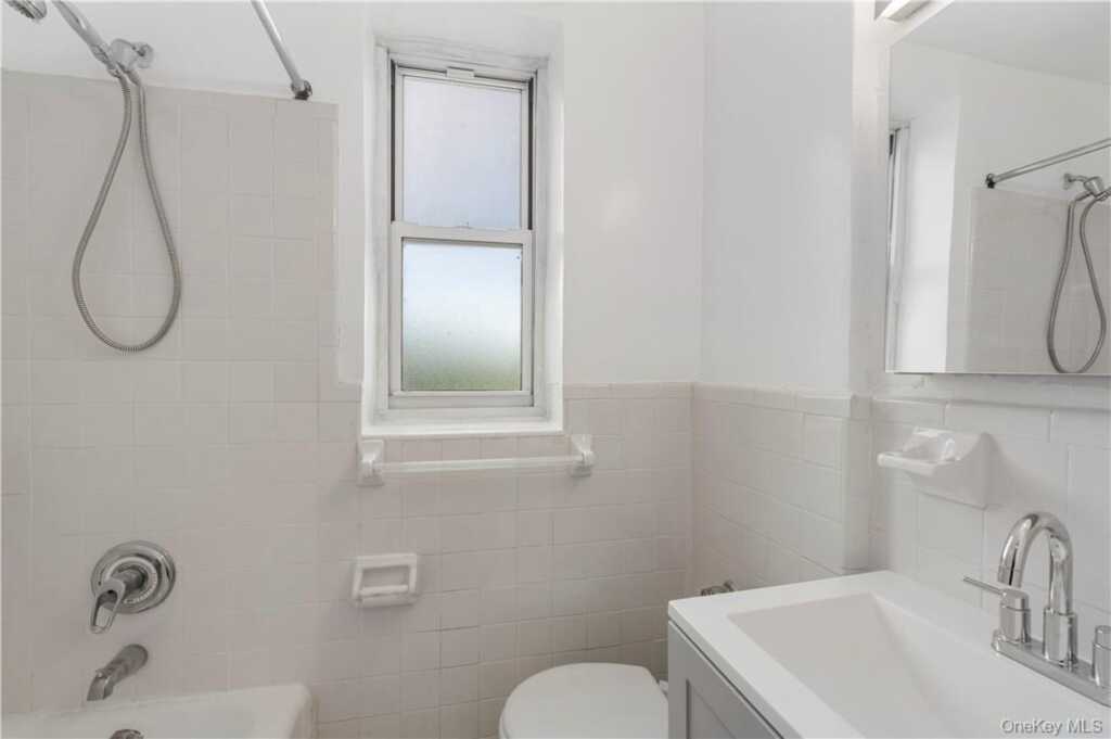 720 Pelham Road, Unit #1E, New Rochelle, NY 10805 - Photo 11 of 20