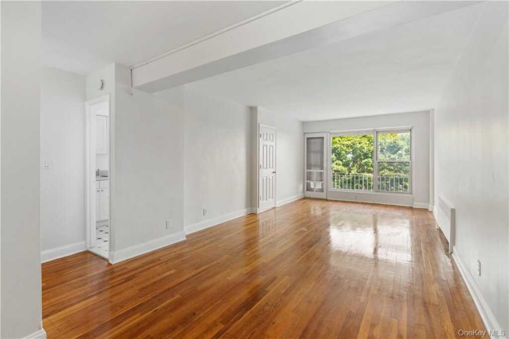720 Pelham Road, Unit #1E, New Rochelle, NY 10805 - Photo 3 of 20