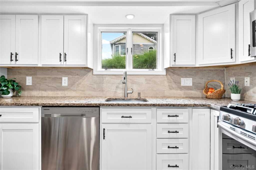 404 Tompkins Avenue, Nyack, NY 10960 - Photo 12 of 33
