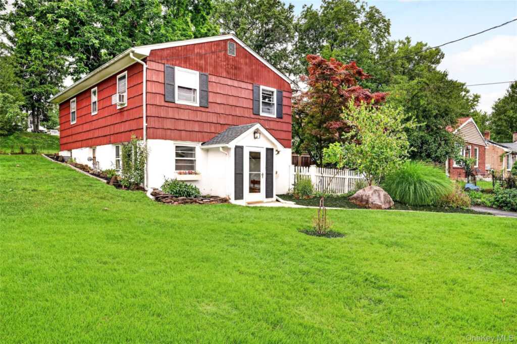 404 Tompkins Avenue, Nyack, NY 10960 - Photo 3 of 33