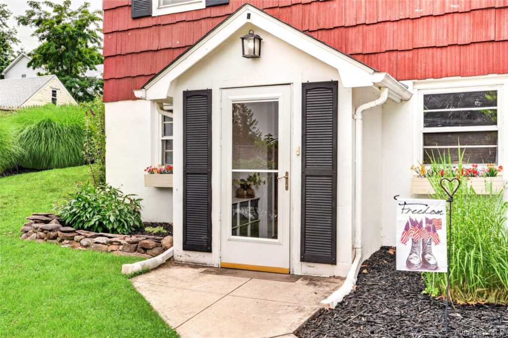 404 Tompkins Avenue, Nyack, NY 10960 - Photo 4 of 33